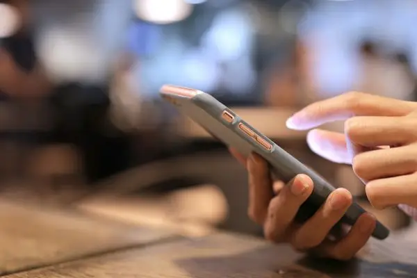 Person calling the AA Helpline on their mobile